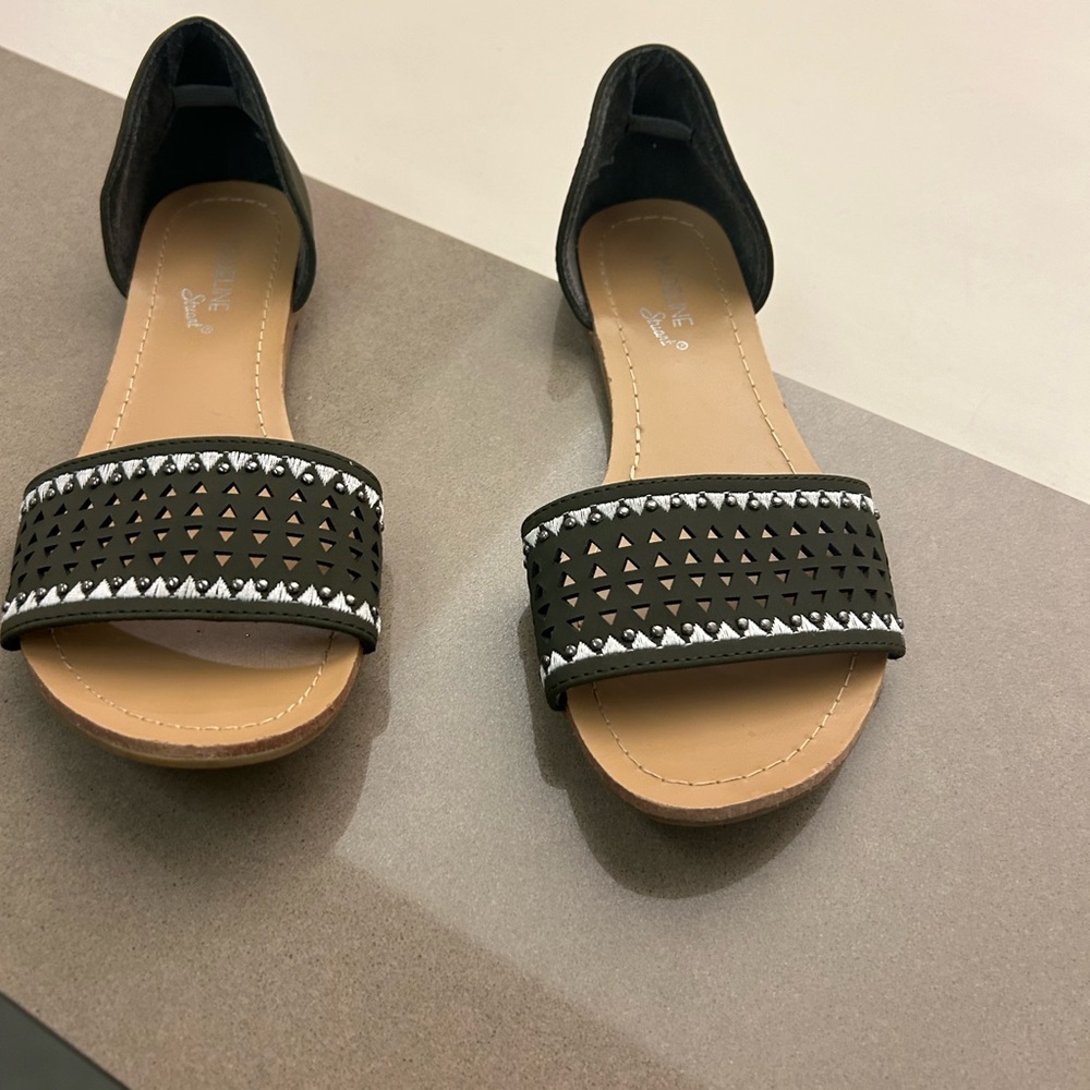 Madeline StuartBlack and Tan Sandals with Wide Strap and Decorative Studs size 6